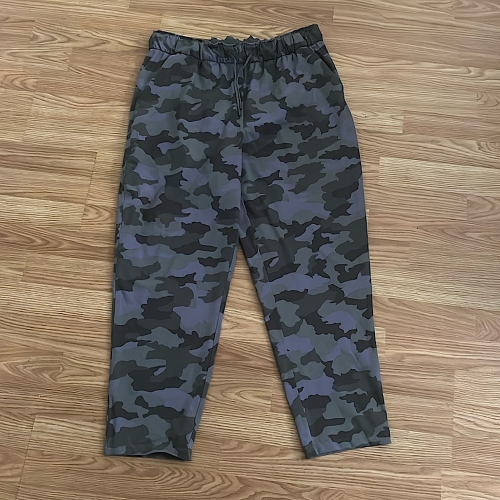Lululemon camo joggers size 12